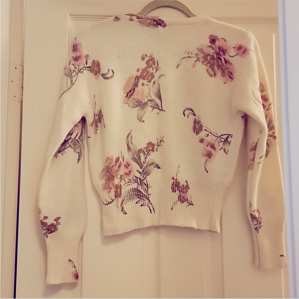 Pink dainty floral sweater - Picture 2 of 4